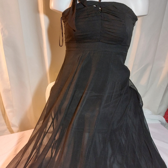 Nikibiki maxi dress 👗 sz medium - Picture 10 of 16